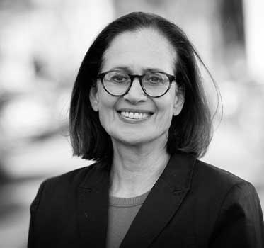 Dr. Rachel Heuberger ist wissenschaftliche Mitarbeiterin an der Hebräischen Universität in Jerusalem. Ebenso Tätigkeit als Gymnasiallehrerin in Jerusalem.