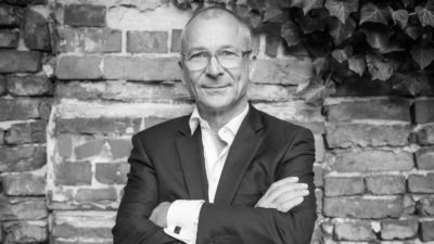 Volker Beck ist Lehrbeauftragter des Centrums für Religionswissenschaftliche Studien (CERES) der Ruhr-Universität Bochum. Von 1994 bis 2017 Mitglied des Deutschen Bundestages. Seit 3 Jahrzehnten Engagement in Fragen des Gedenkens und Erinnerns wie der Entschädigung und Rehabilitierung aller Opfer des Nationalsozialismus.