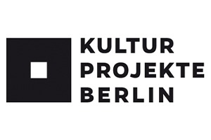 Rechteckiges Logo von Kultruprojekte Berlin auf weißem Hintergrund. Rechts steht der Name in schwarzen Großbuchstaben, linksbündig und auf drei Zeilen verteilt. Links ist ein schwarzes Quadrat mit einer kleinen quadratischen Ausspahrung in der Mitte.